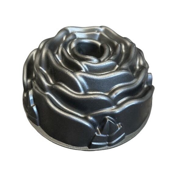 Nordic Ware Heavy Aluminum Rose Bundt Cake Pan - Picture 1 of 8